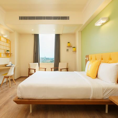 Bloom Hotel - Sector 62 Нойда Екстер'єр фото