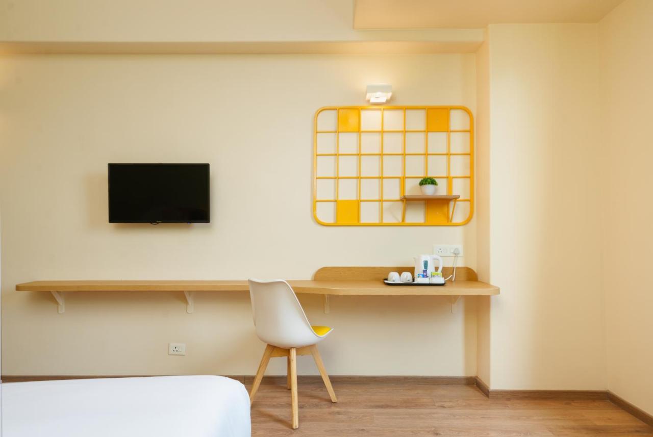 Bloom Hotel - Sector 62 Нойда Екстер'єр фото
